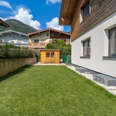Alpen Lodge Piesendorf Exterior photo
